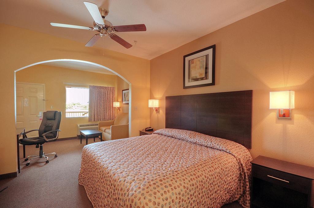 Days Inn By Wyndham Baytown East Oda fotoğraf